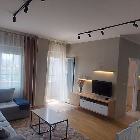 Lu-Er Tirana Center Apartment Esterno foto